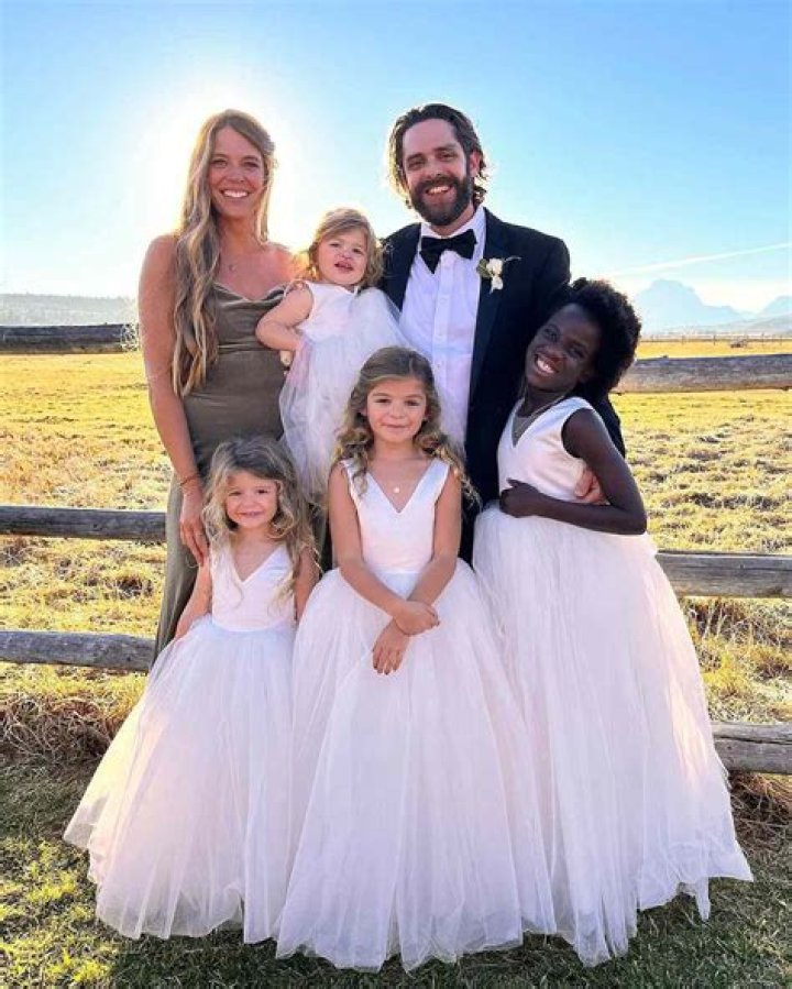 Thomas Rhett welcomed his fourth baby with wife Lauren Akins! Family of Thomas Rhett and Lauren Akins