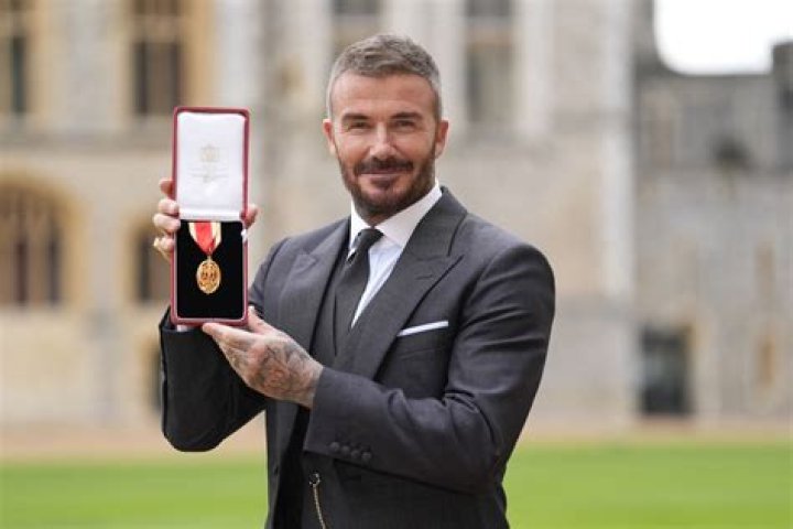 Guy who scopes out David Beckham at urinal says he’s well endowed