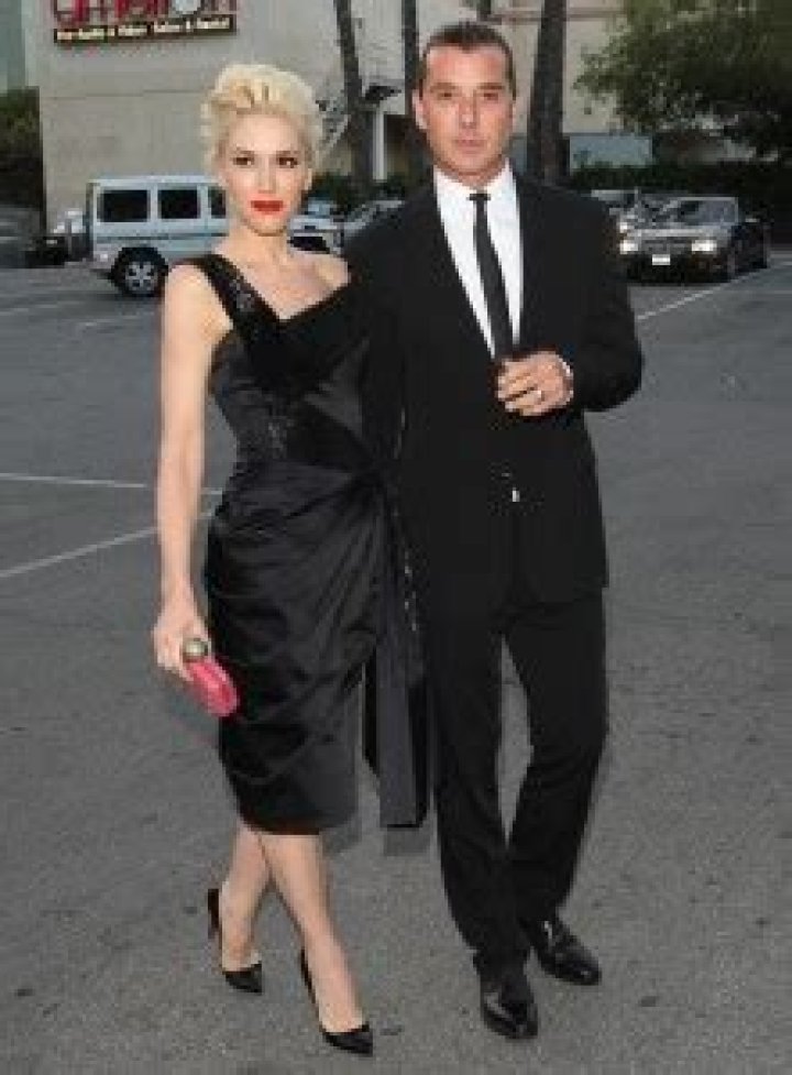 Gwen Stefani in black Georges Chakra couture: botoxy or bad lighting?