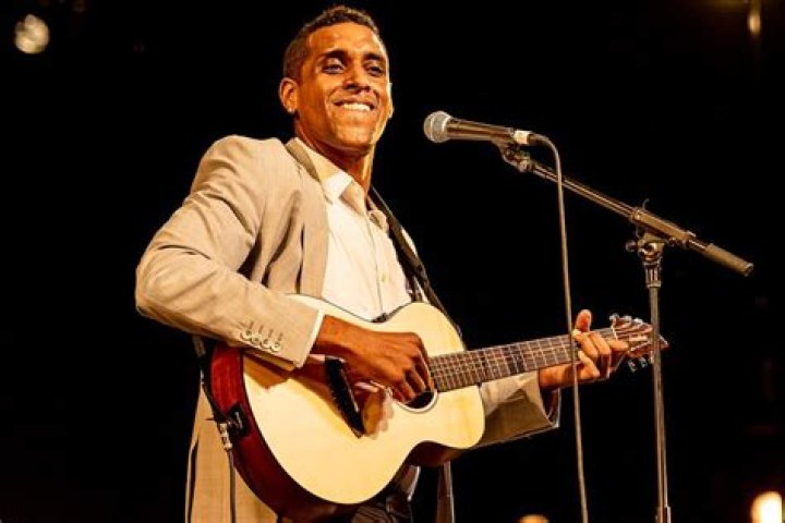 
Haitian Singer Mikaben Dies at 41 After Collapsing on Stage in Paris 