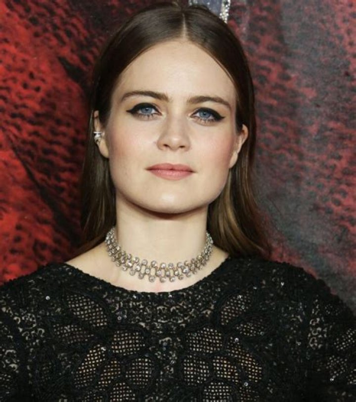 
Hera Hilmar Height, Weight, Net Worth, Age, Birthday, Wikipedia, Who, Nationality, Biography 