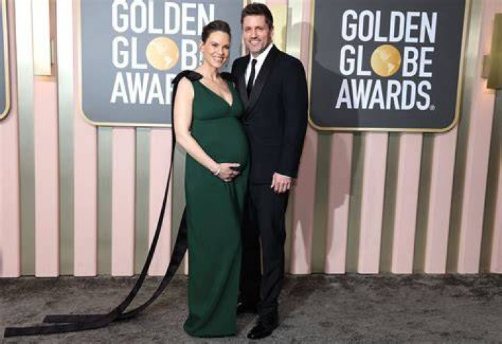 Hilary Swank, 48, announces that she’s pregnant with twins
