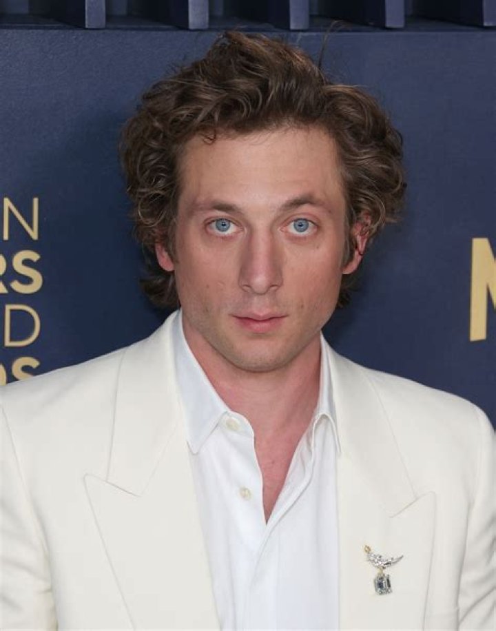 How Did Jeremy Allen White Get The Scar On His Face? How Really He Looks Like