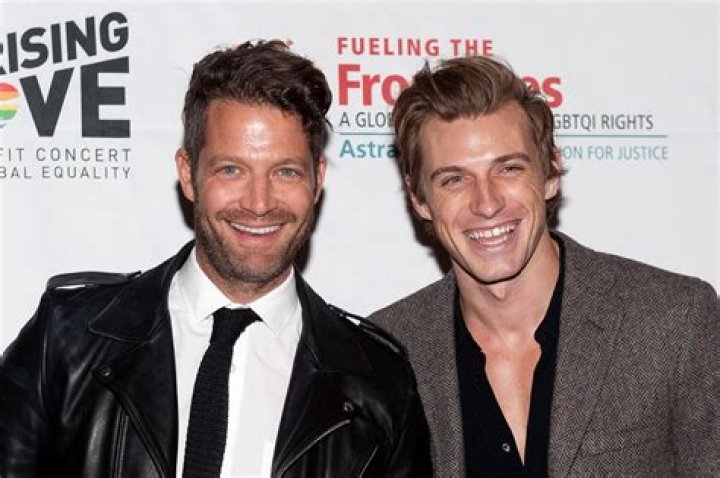 How did Nate Berkus partner die?