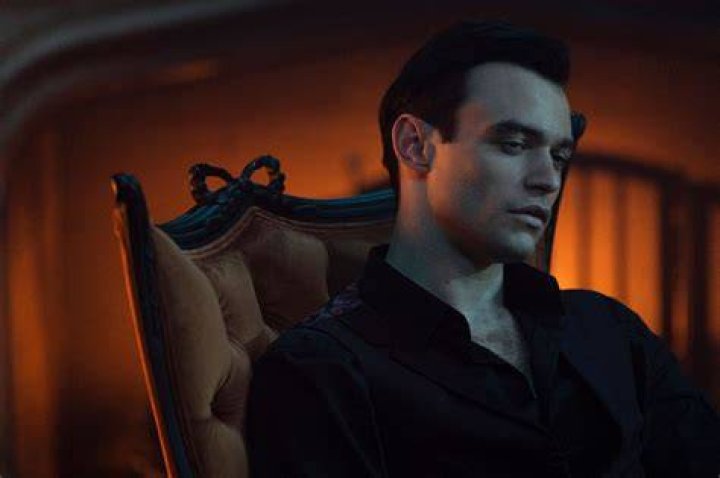 How did Thomas Doherty feel after kissing a man on ‘Gossip Girl’? How did Thomas Doherty feel after kissing a man on ‘Gossip Girl’?