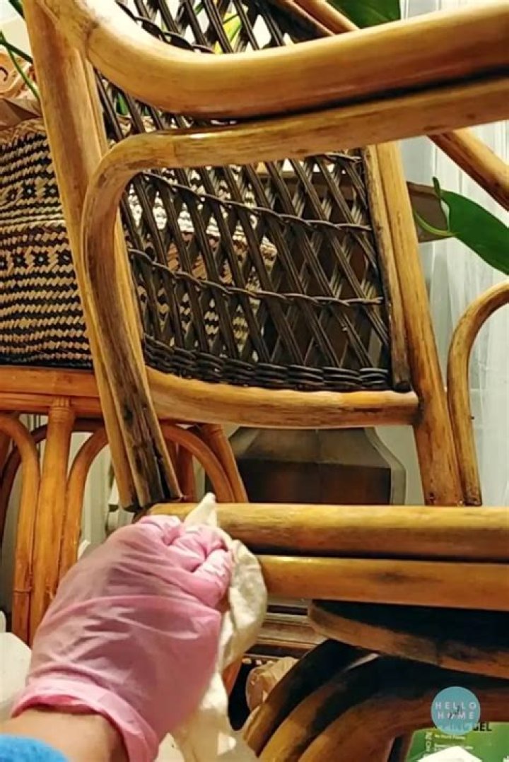 How do you paint a bamboo chair?