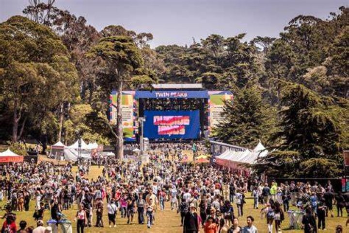 How many people are at Outside Lands 2018?