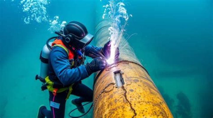 How much does it cost to go to underwater welding school?