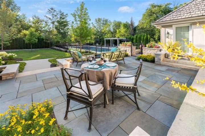 How much does it cost to install a bluestone patio?