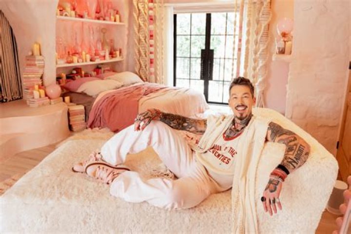 How much is David Bromstad’s net worth?