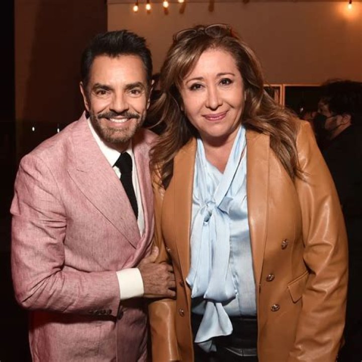 How tall is Eugenio Derbez?
