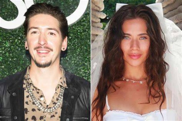 Hunter Fieri engaged pickleball Pro Tara Bernstein after less than a year of dating Hunter Fieri is engaged to his girlfriend Tara Bernstein