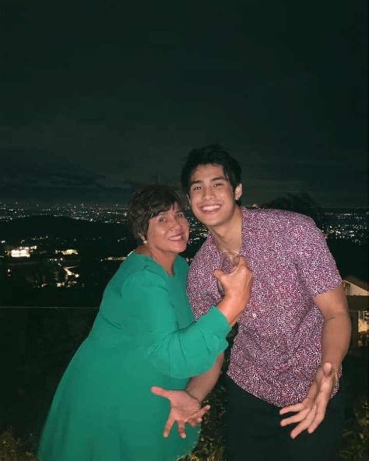 
Ian Pangilinan Height, Weight, Net Worth, Age, Birthday, Wikipedia, Who, Nationality, Biography 
