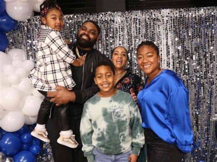 
Inside Michael Oher’s Family Ties and Career Successes 
