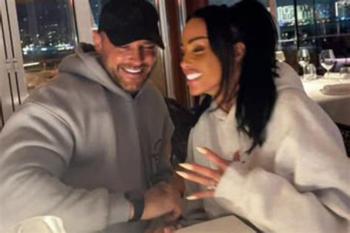 Insight on Married YouTube Couple Dallin Lambert and Bella Weems From Della Vlogs! Insight on Married YouTube Couple Dallin Lambert and Bella Weems From Della Vlogs!