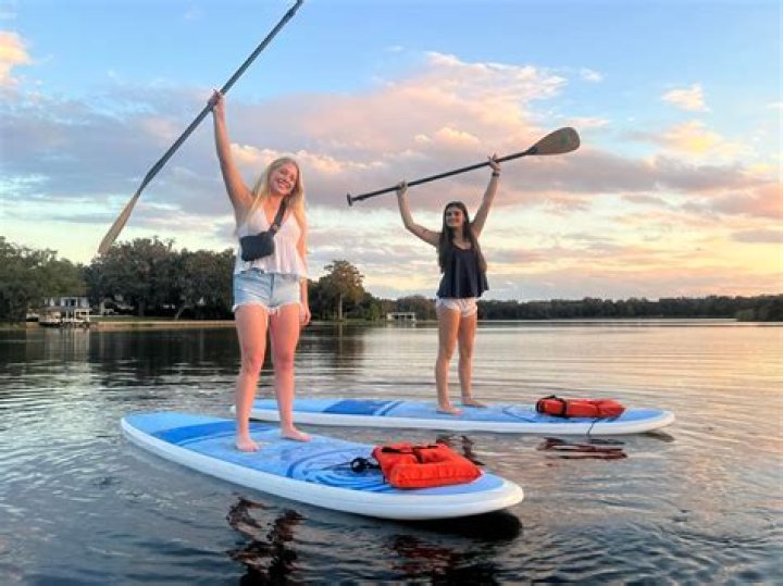 Ireland Baldwin paddleboards with her teenage boyfriend in Hawaii: super-cute?
