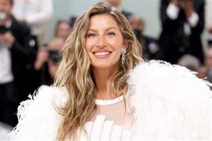 Is Bar Refaeli pulling a ‘Single White Female’ on Gisele Bundchen?