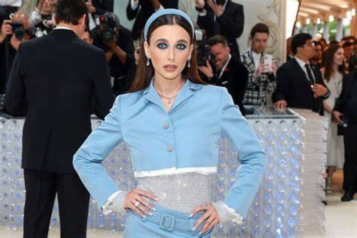 Is Emma Chamberlain Vegan? Her Parents And Net Worth In 2022