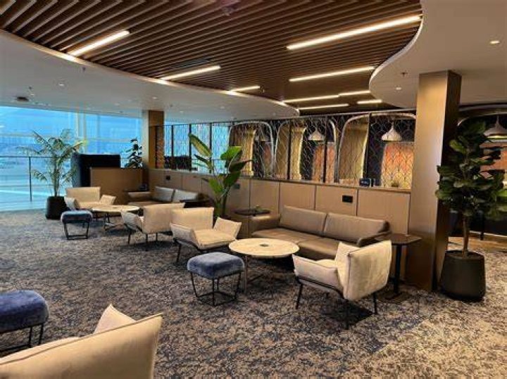 Is there an Amex lounge in Hong Kong?