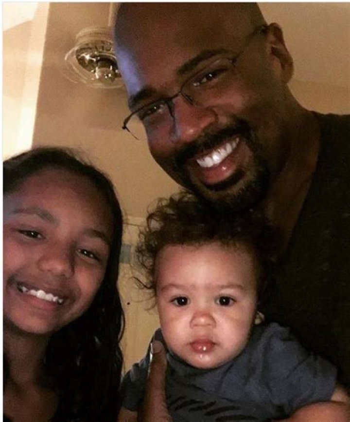 
Is Victor Blackwell Married to Wife? Or Dating a Girlfriend? Kids. 