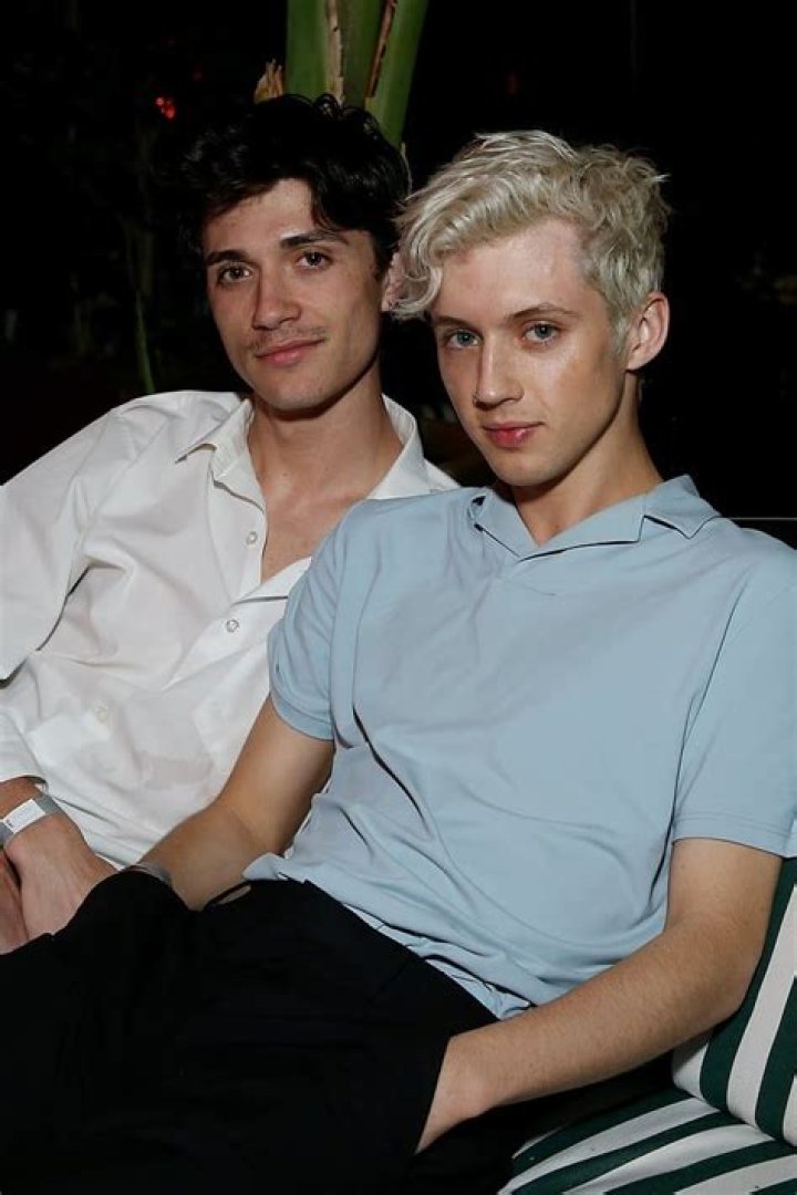 Jacob Bixenman and Troye Sivan is happily in relationship with each other! Click to view their most adorable moments!