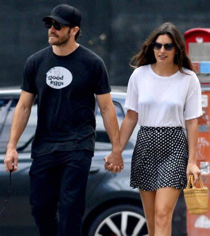 Jake Gyllenhaal & Alyssa Miller are cuddlefesting in Martha’s Vineyard