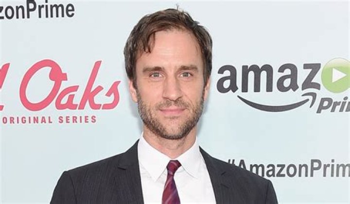 James Waterston - Age, Family, Bio