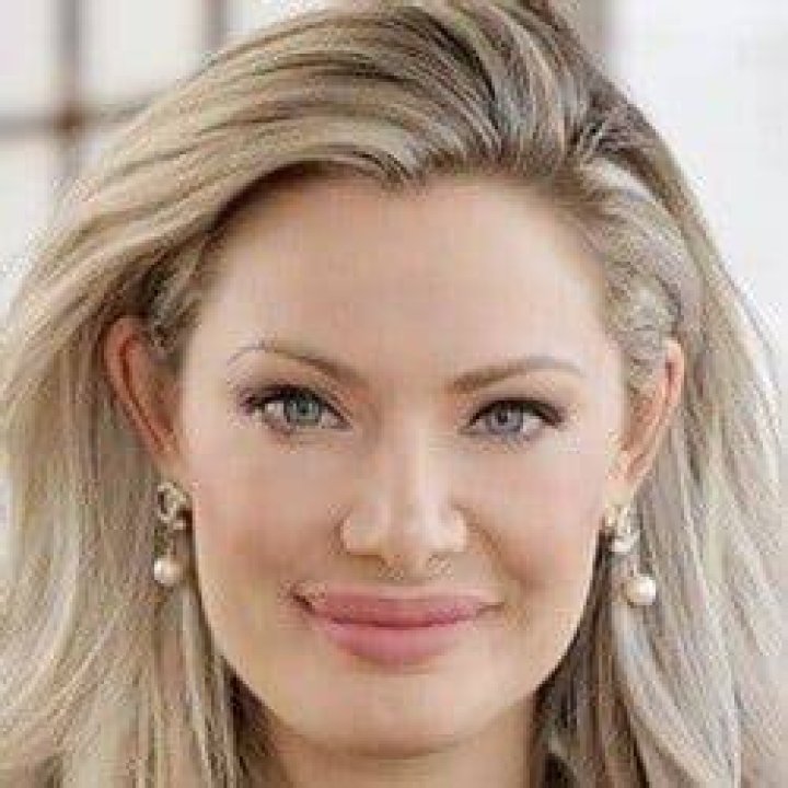 Janelle Pierzina - Age, Family, Bio