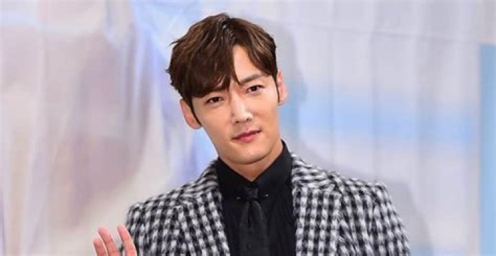 
Jang Hyuk-jin Height, Weight, Net Worth, Age, Birthday, Wikipedia, Who, Nationality, Biography 