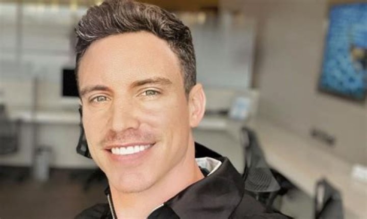 Model Jeff Thomas, 35, found dead at a Miami apartment building! Was he murdered or suicide? Jeff Thomas found dead at a Miami apartment building