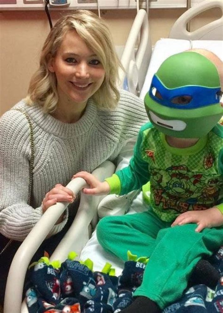 Jennifer Lawrence visited a Louisville children’s hospital for the fourth year on Xmas