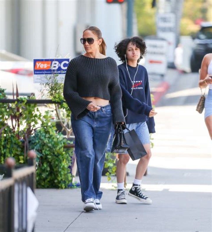 Jennifer Lopez steps out with Alex Rodriguez and her blinding engagement ring!