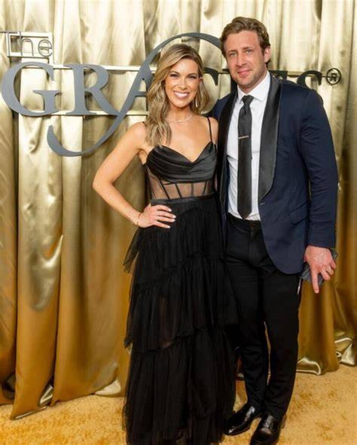 
Jenny Taft is an American Sports TV Personality, Meet Her Husband Matt Gilroy 