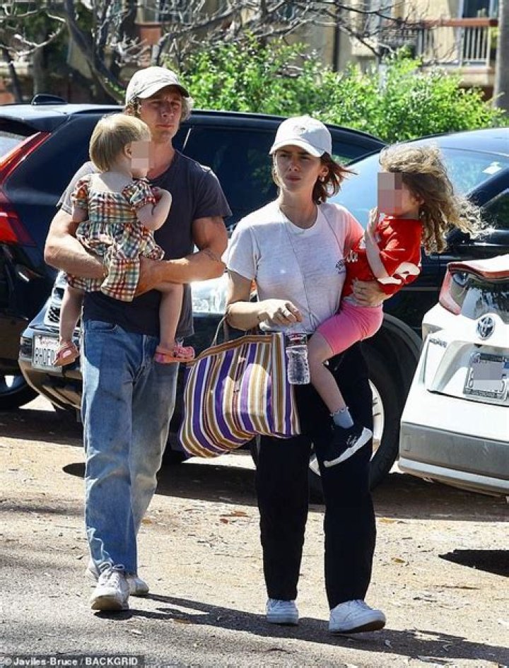 Jeremy Allen White packs on PDA with Ashley Moore amid his ongoing divorce from Addison Timlin 
