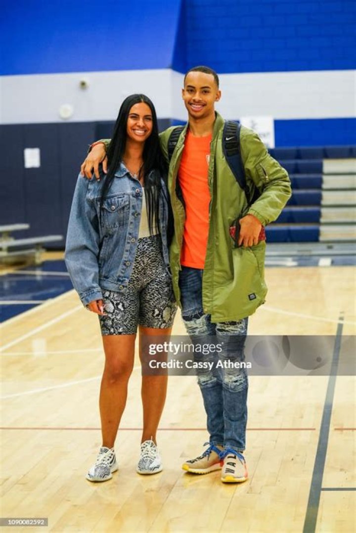 Who is Johanna Leia? All about her relationship with Drake and insight on her life Johanna Leia and her son Amari Bailey
