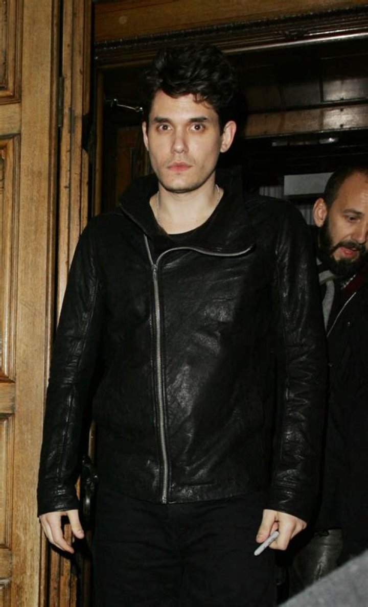 	John Mayer takes his douchey “comedy” act to London	