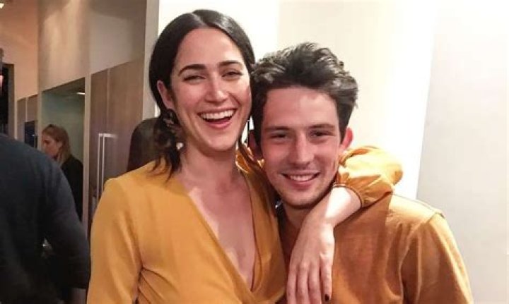 Josh O’Connor is not Married to Wife. Dating Girlfriend: Margot Hauer-King. Kids.