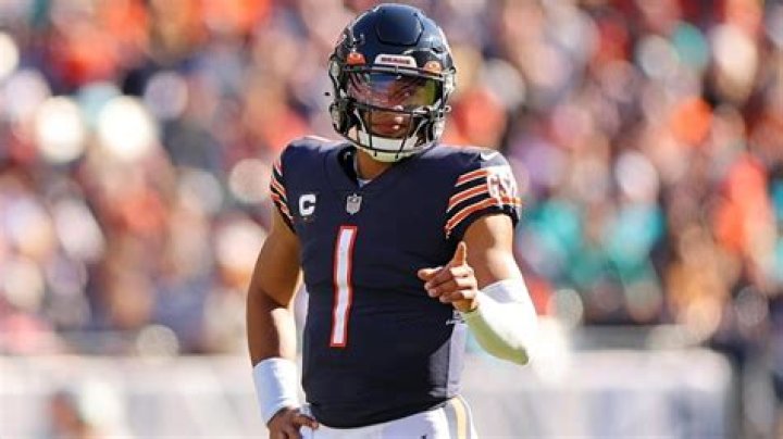 Justin Fields Height, Weight, Net Worth, Age, Birthday, Wikipedia, Who, Nationality, Biography