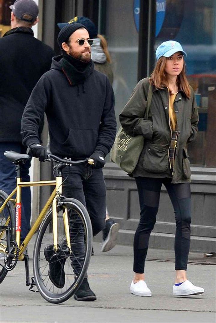 Justin Theroux & Aubrey Plaza were together because they were discussing work