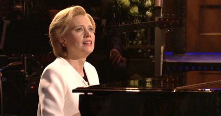 Kate McKinnon sings ‘Hallelujah’ on SNL’s cold open: all the tears?