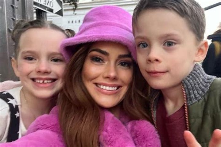 Kathryn Dennis photo 2