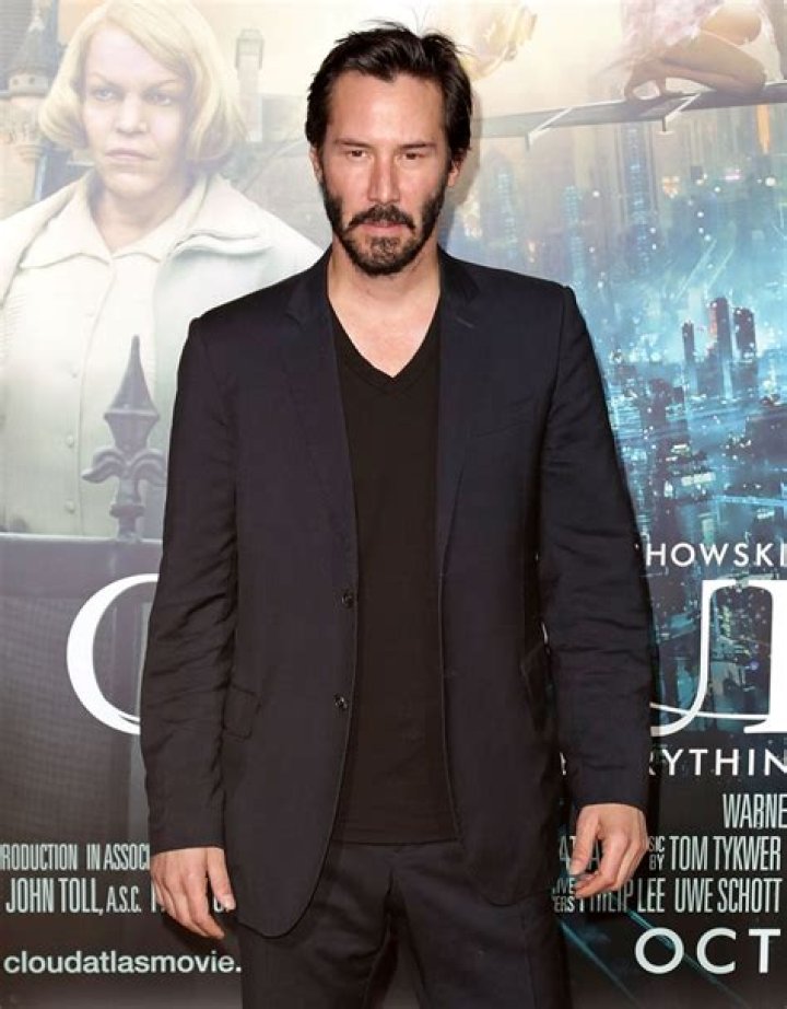 Keanu Reeves looks scruffy at the ‘Cloud Atlas’ premiere: would you hit it?