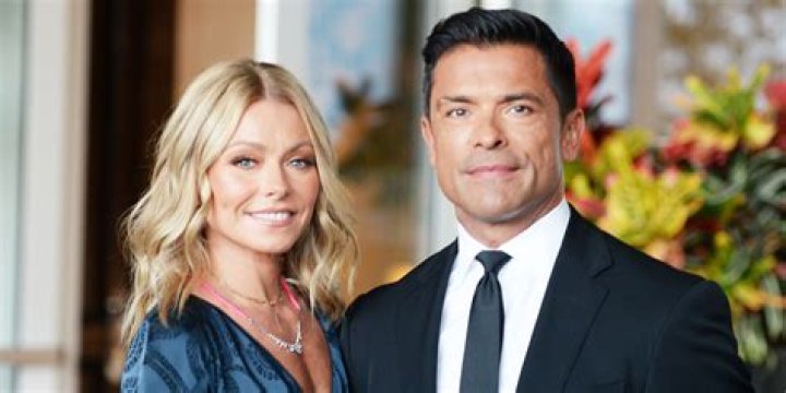 
Kelly Ripa Dispels Rumour She Almost Died Having Sex With Husband Mark Consuelos 
