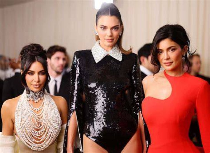 Kendall Jenner had to ask stank-ass Harry Styles to shower & wear deodorant