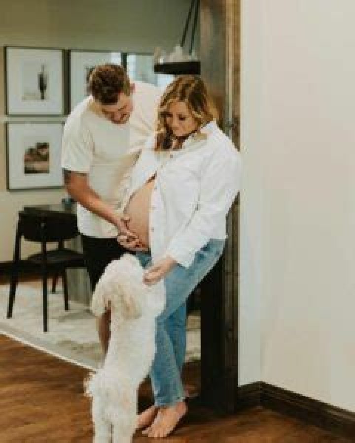 Kendall Rae Husband Josh Thomas Shares Pictures Of Their Baby Daughter Holly Thomas