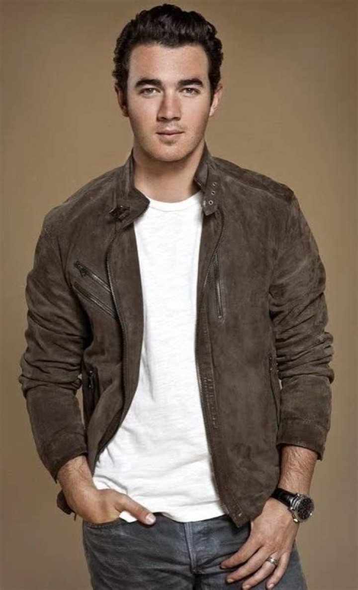 Kevin Jonas Height, Weight, Net Worth, Age, Birthday, Wikipedia, Who, Nationality, Biography