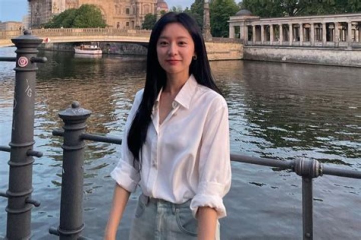Kim Ji-won Height, Weight, Net Worth, Age, Birthday, Wikipedia, Who, Nationality, Biography