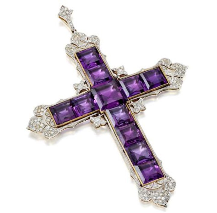 
Kim Kardashian Buys Princess Diana Amethyst Cross Pendant at Auction 