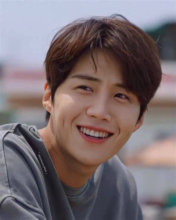 
Kim Sun-Ho Height, Weight, Net Worth, Age, Birthday, Wikipedia, Who, Nationality, Biography 