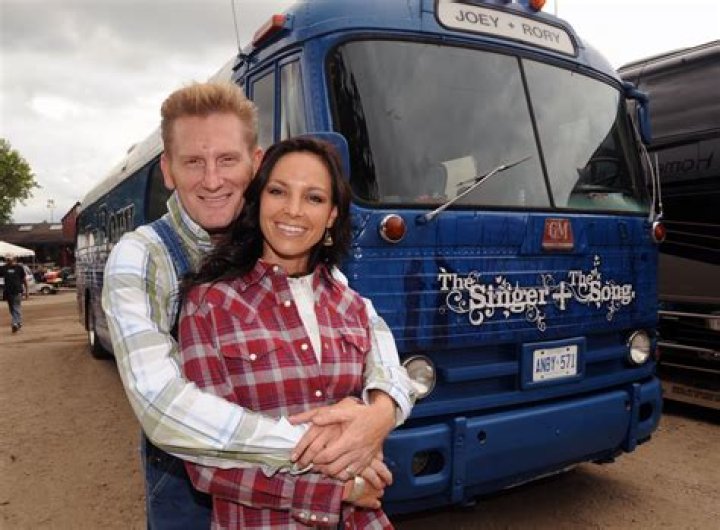 Know about Rory Lee Feek’s wife, Joey Feek’s sad death after her fight with cancer in 2016 at just the age of 40. Now their daughter Indiana accompanies Rory. Know about Rory Lee Feek’s wife, Joey Feek’s sad death after her fight with cancer in 2016 at just the age of 40. Now their daughter Indiana accompanies Rory.